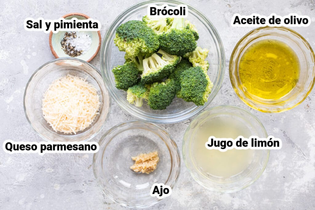 Ingredientes para hacer brócoli con parmesano y limón