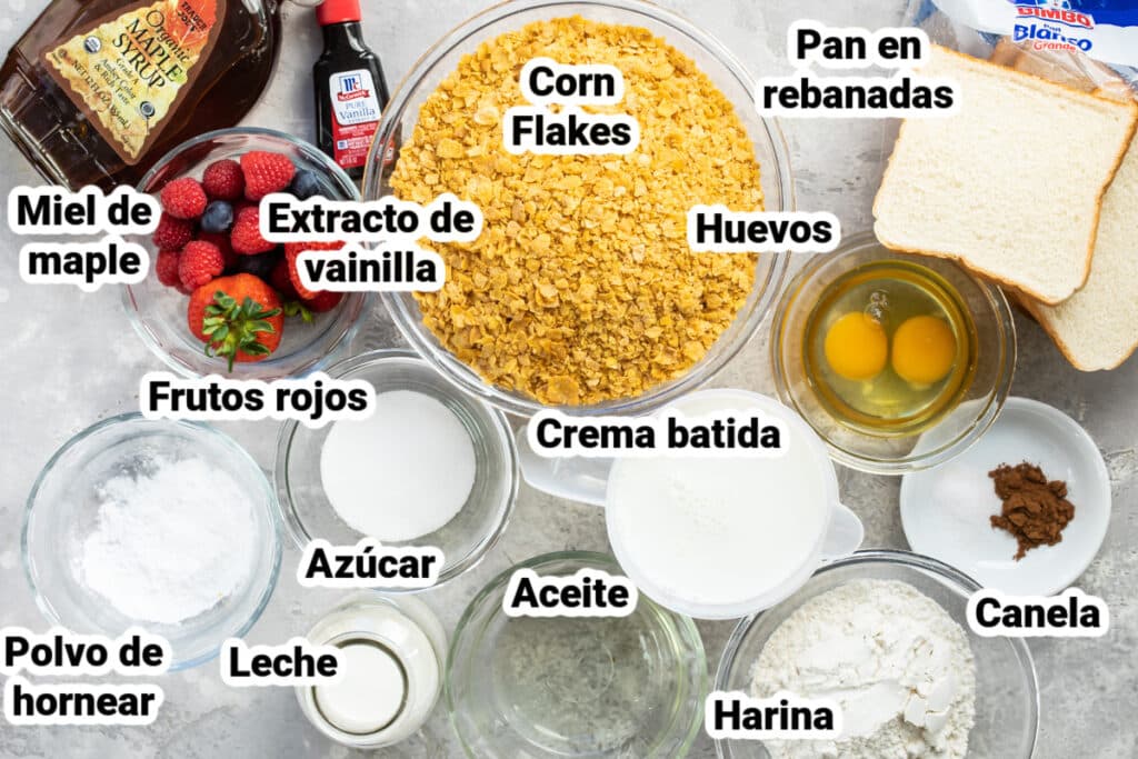 Ingredientes para hacer pan francés cubierto de Corn Flakes