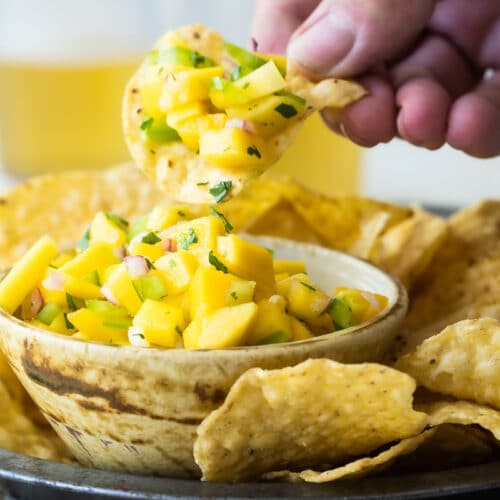 Salsa de mango con totopos