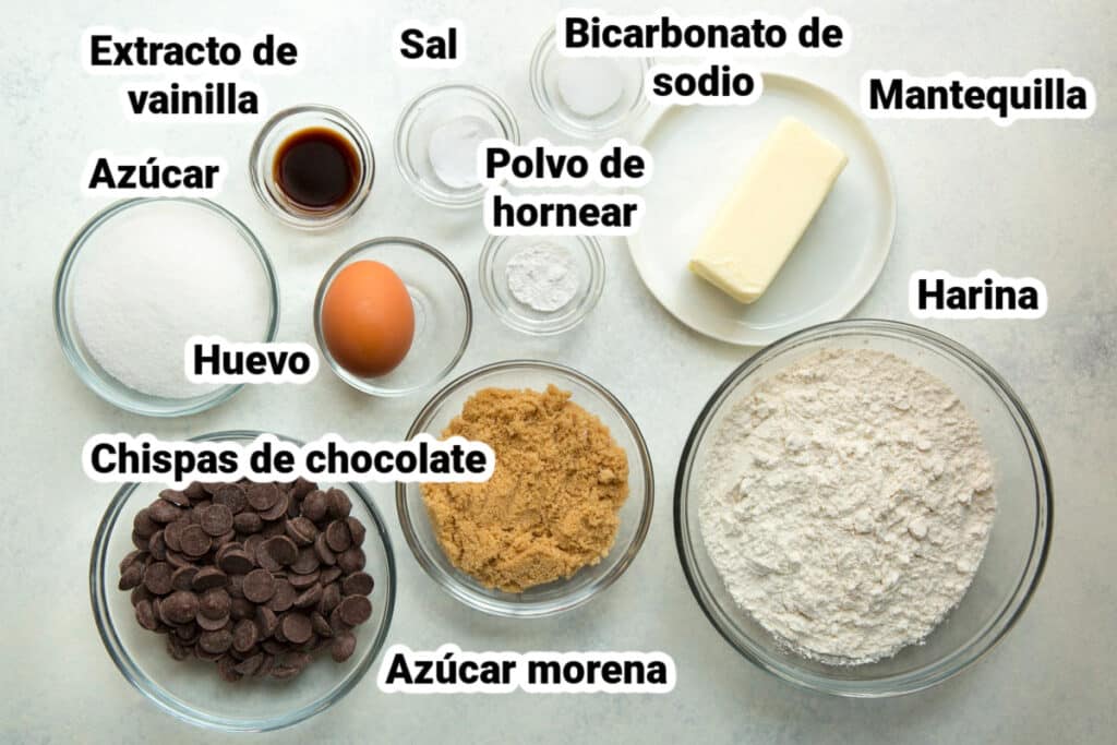 Ingredientes para hacer galletas suaves con chispas de chocolate